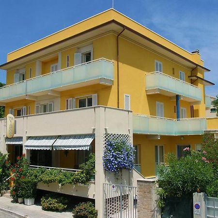 Hotel Vienna 西尼加利亚 外观 照片
