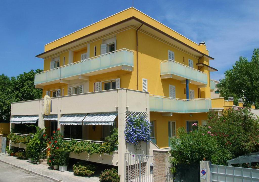 Hotel Vienna 西尼加利亚 外观 照片