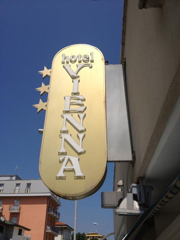 Hotel Vienna 西尼加利亚 外观 照片