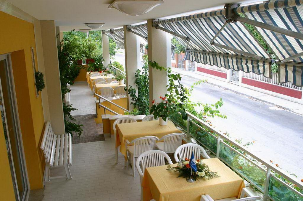 Hotel Vienna 西尼加利亚 外观 照片