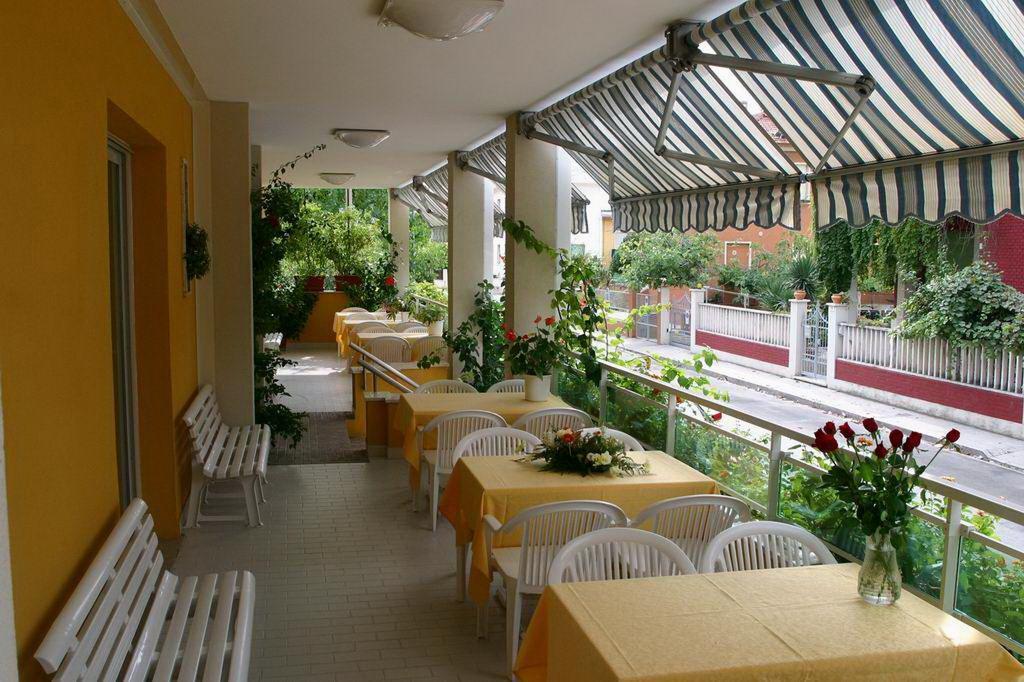 Hotel Vienna 西尼加利亚 外观 照片